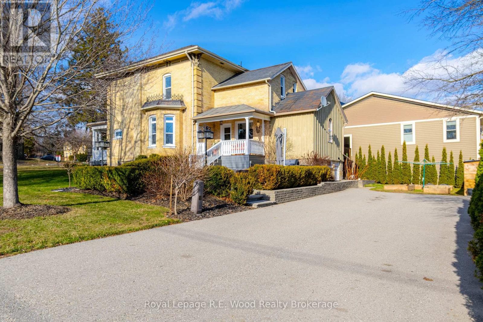 18 MAIN STREET WEST in
