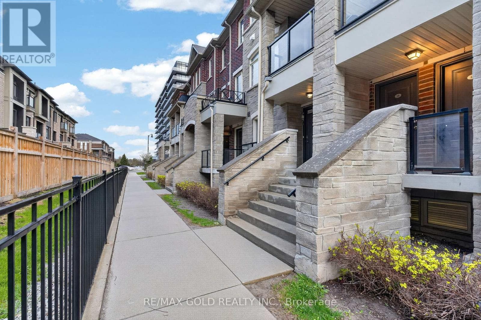 48 - 200 VETERANS DRIVE in CREDITVIEW