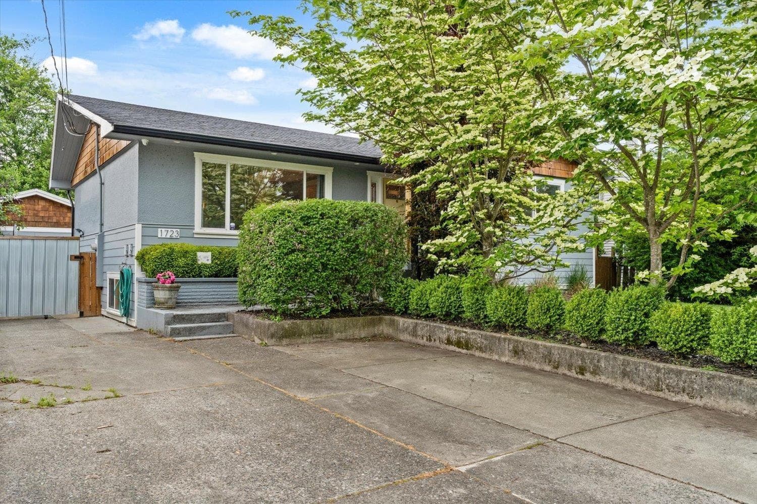 1723 AGASSIZ AVENUE, Agassiz in