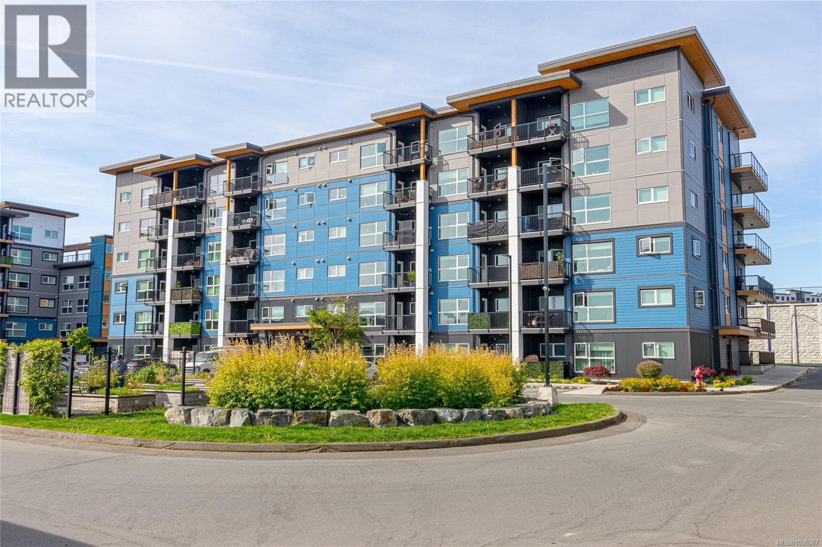 301 2465 Gateway Rd in Millstream-Treanor