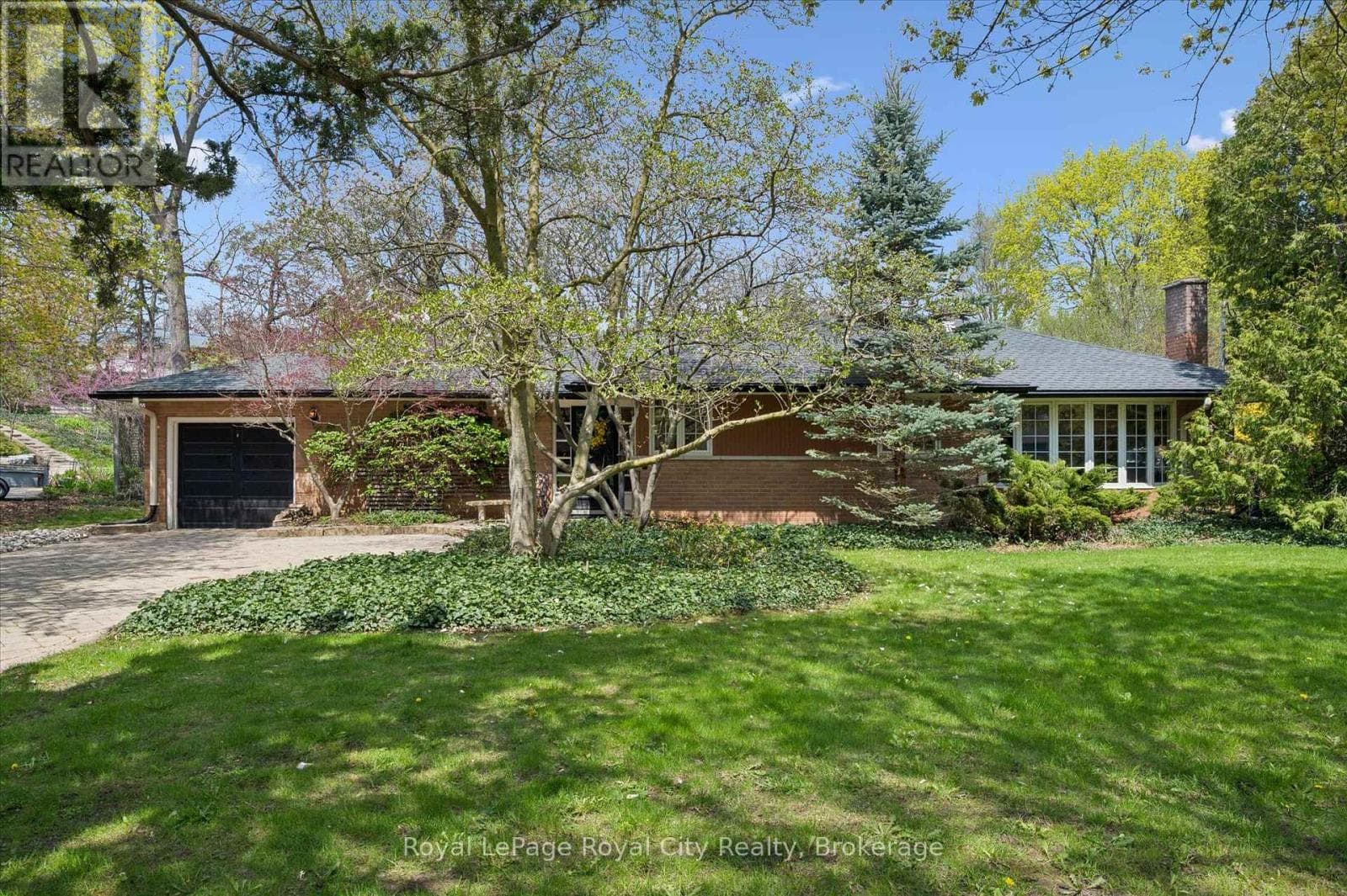 29 LYNWOOD PLAZA in