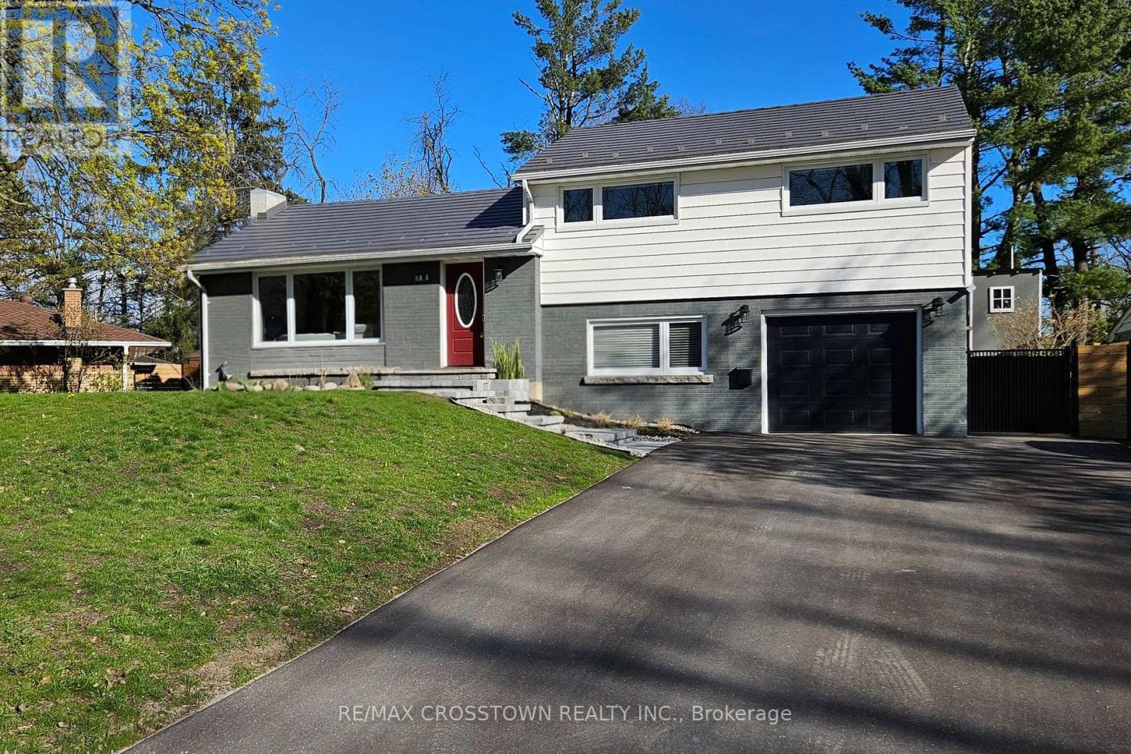 11 CASTLE DRIVE in
