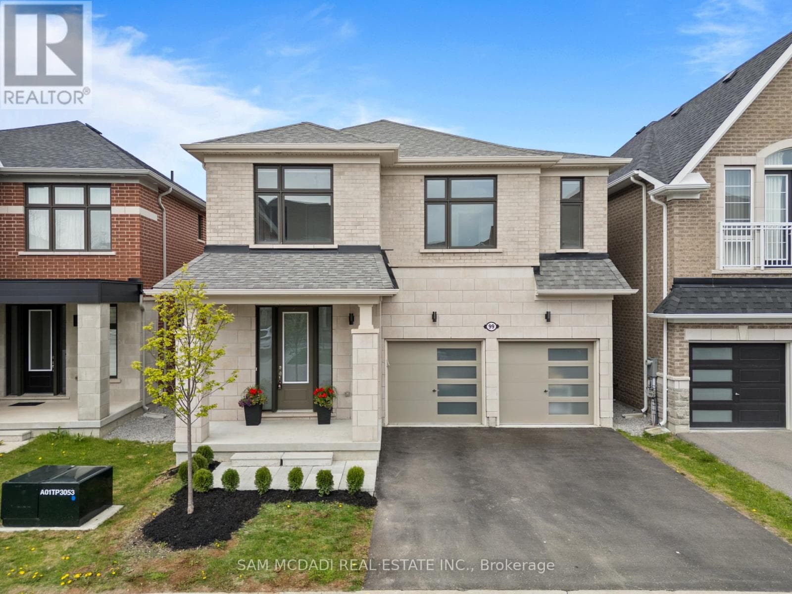 99 BLACK WALNUT COURT in Aurora South West