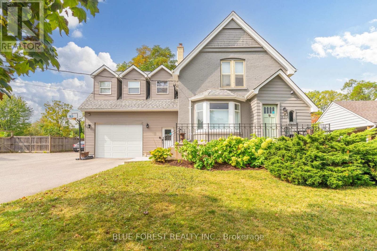 521 UPPER QUEEN STREET in