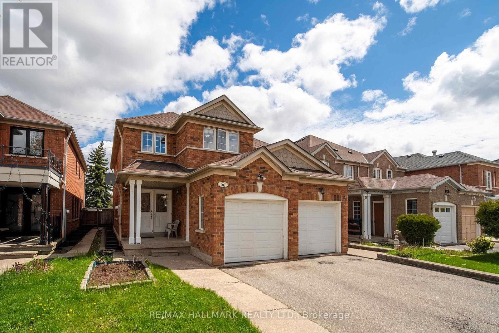 96 OLYMPIA CRESCENT in FLETCHERS CREEK VILLAGE / LUNDY VILLAGE