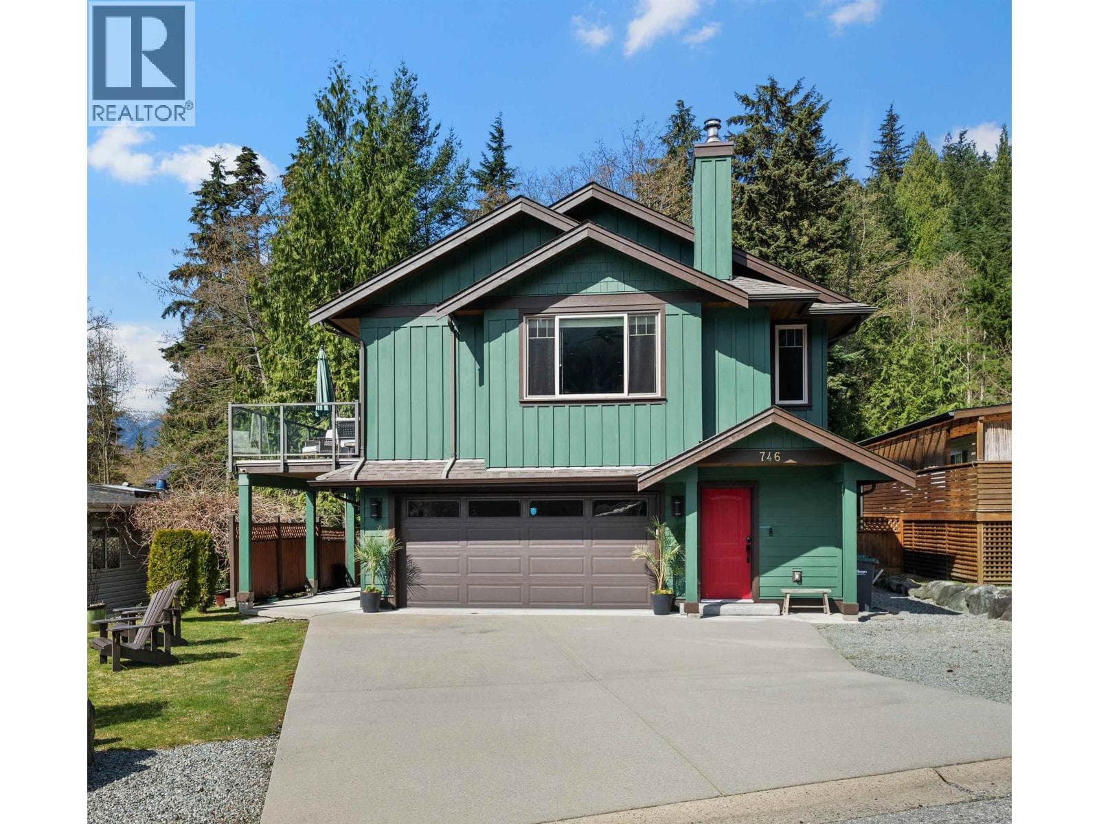 746 UPPER CRESCENT in