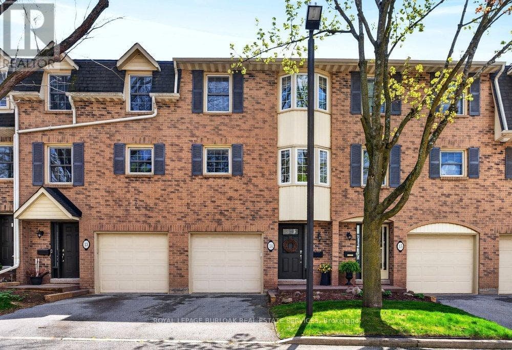 1351 ONTARIO Street Unit# 14 in Maple