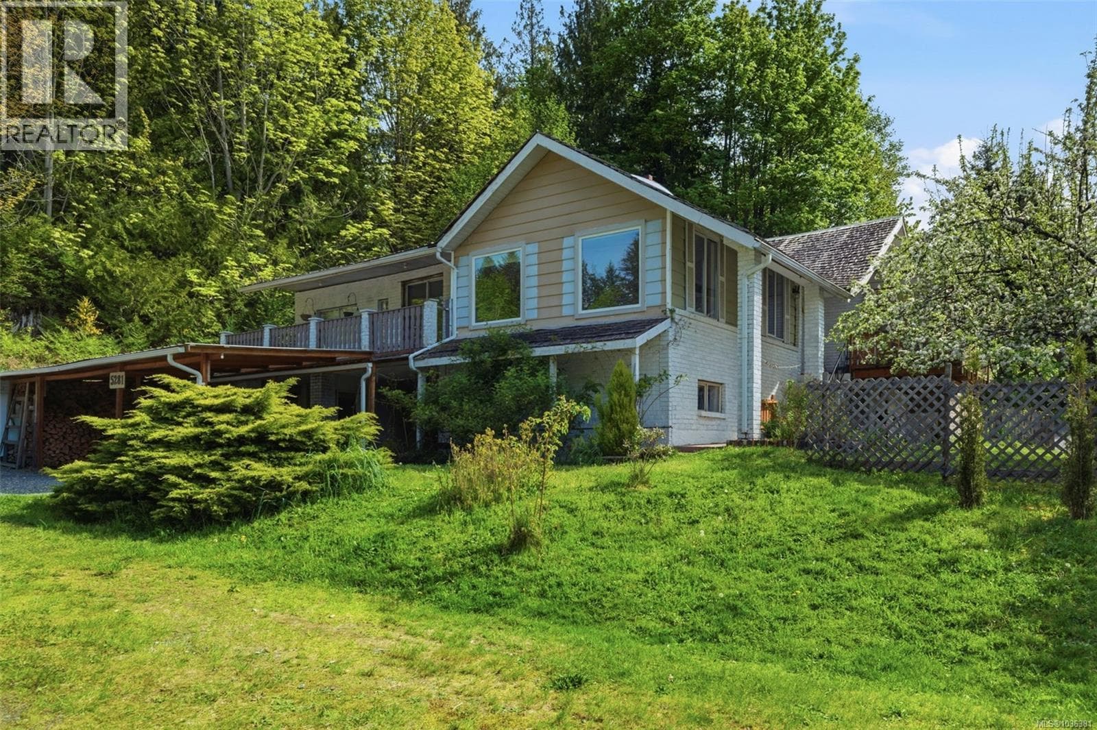 5281 Mary St in