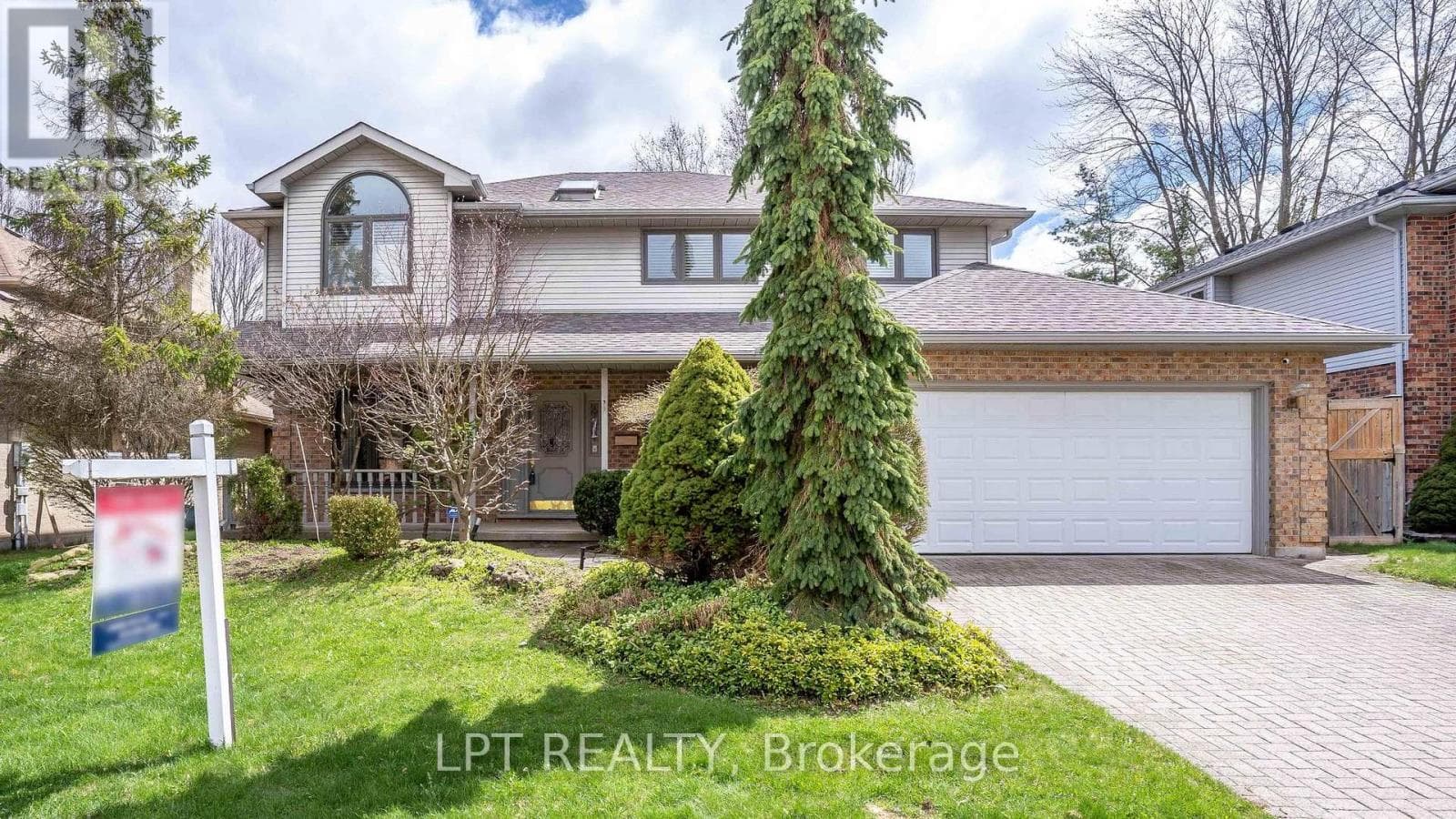 488 SUNNYSIDE CRESCENT in