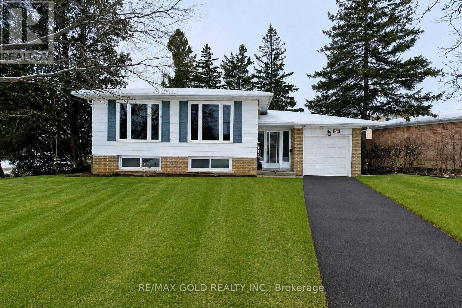 70 GREYSTONE CRESCENT in