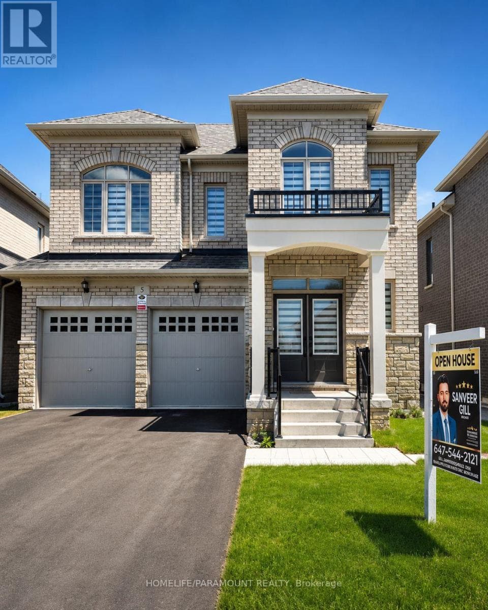 5 Dolomite Dr in EBENEZER EAST