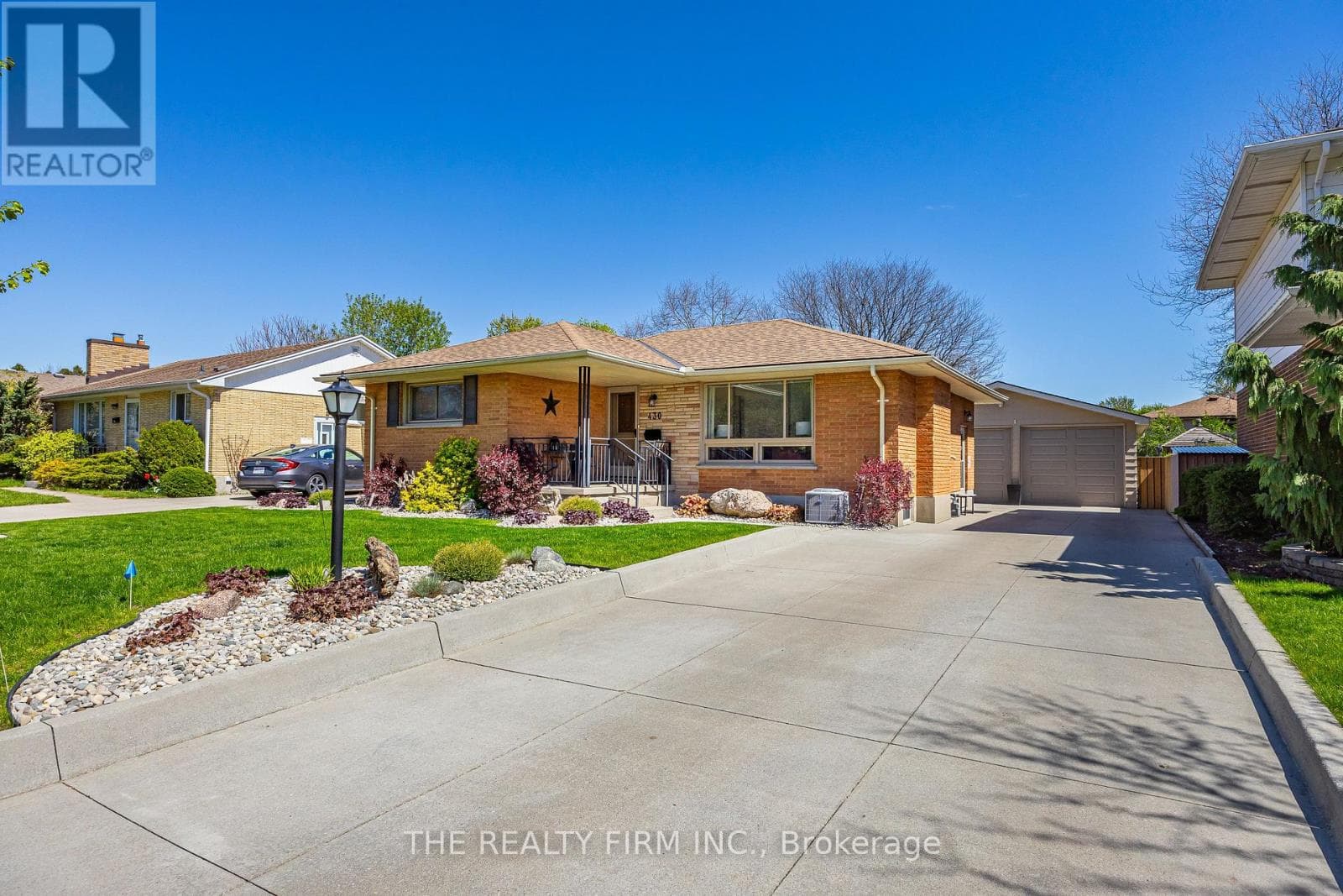 430 MAGNOLIA CRESCENT in