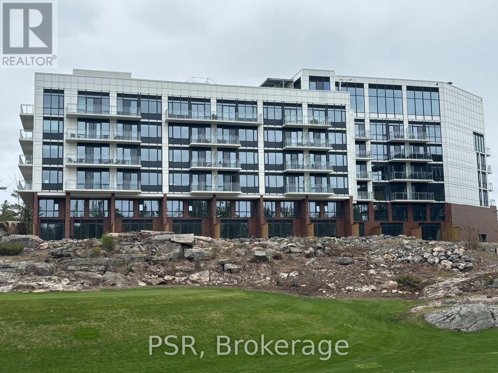 108 - 100 CARRICK TRAIL in