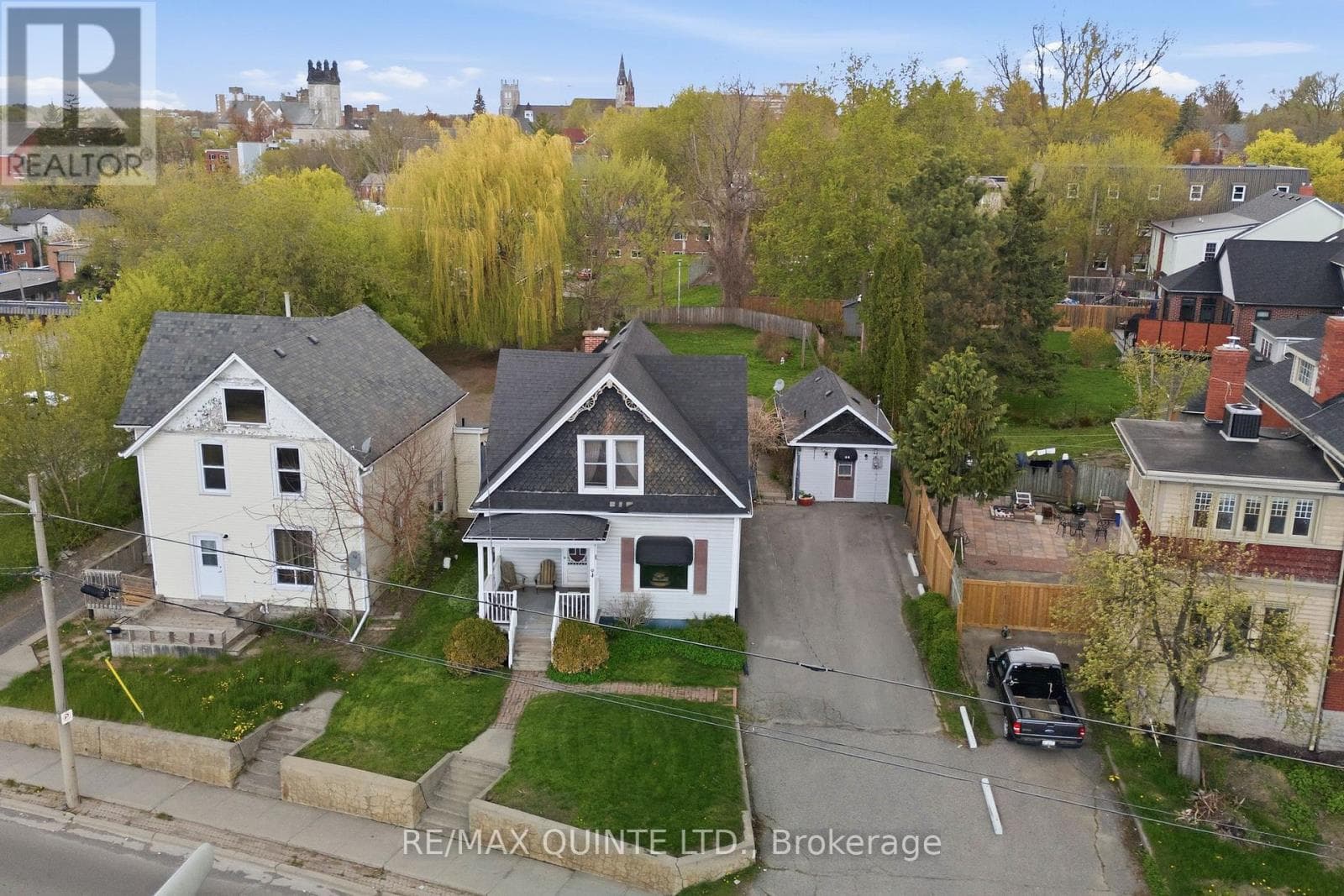 94 DUNDAS STREET E in