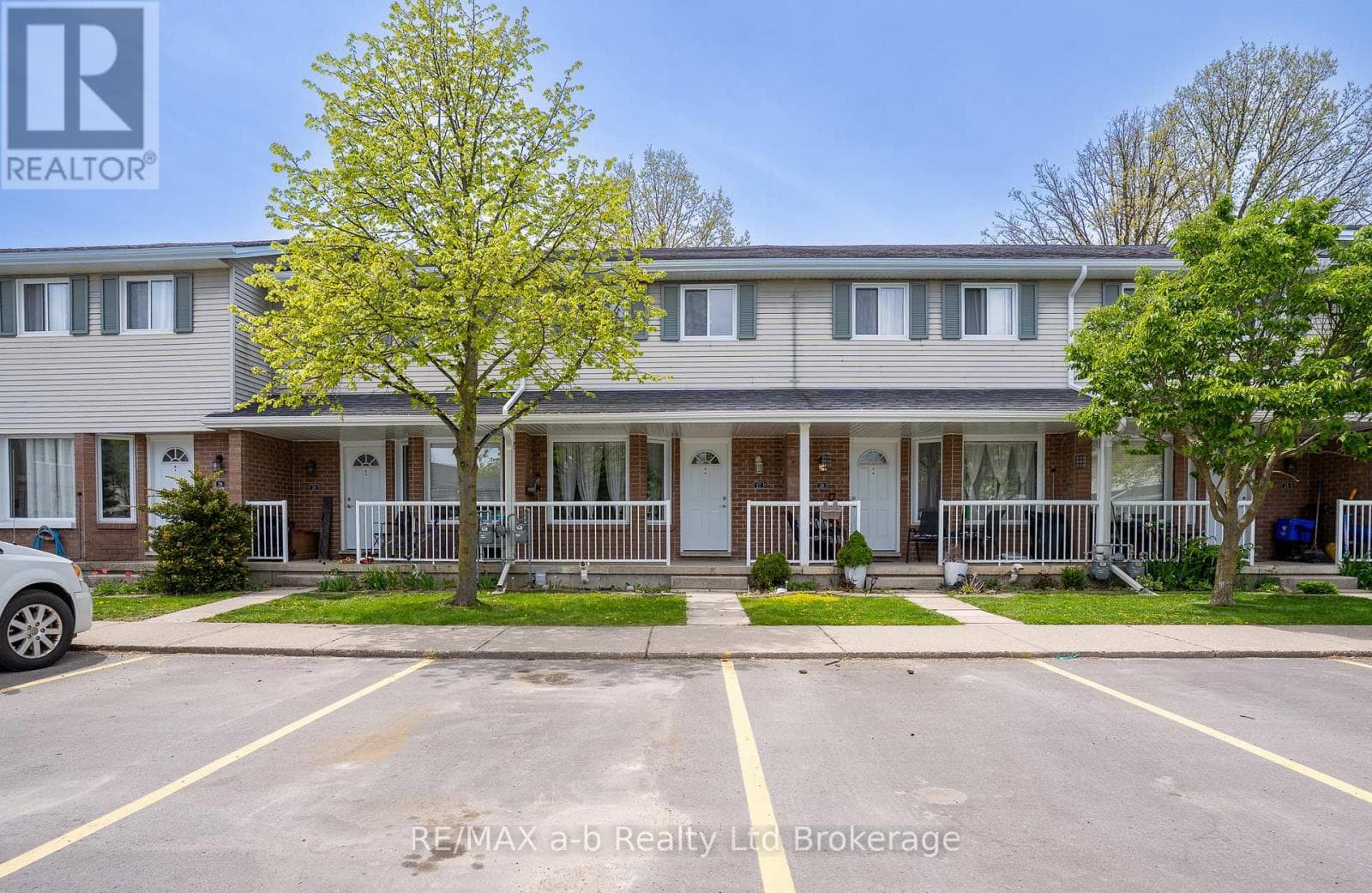27 10 DUFFERIN STREET in