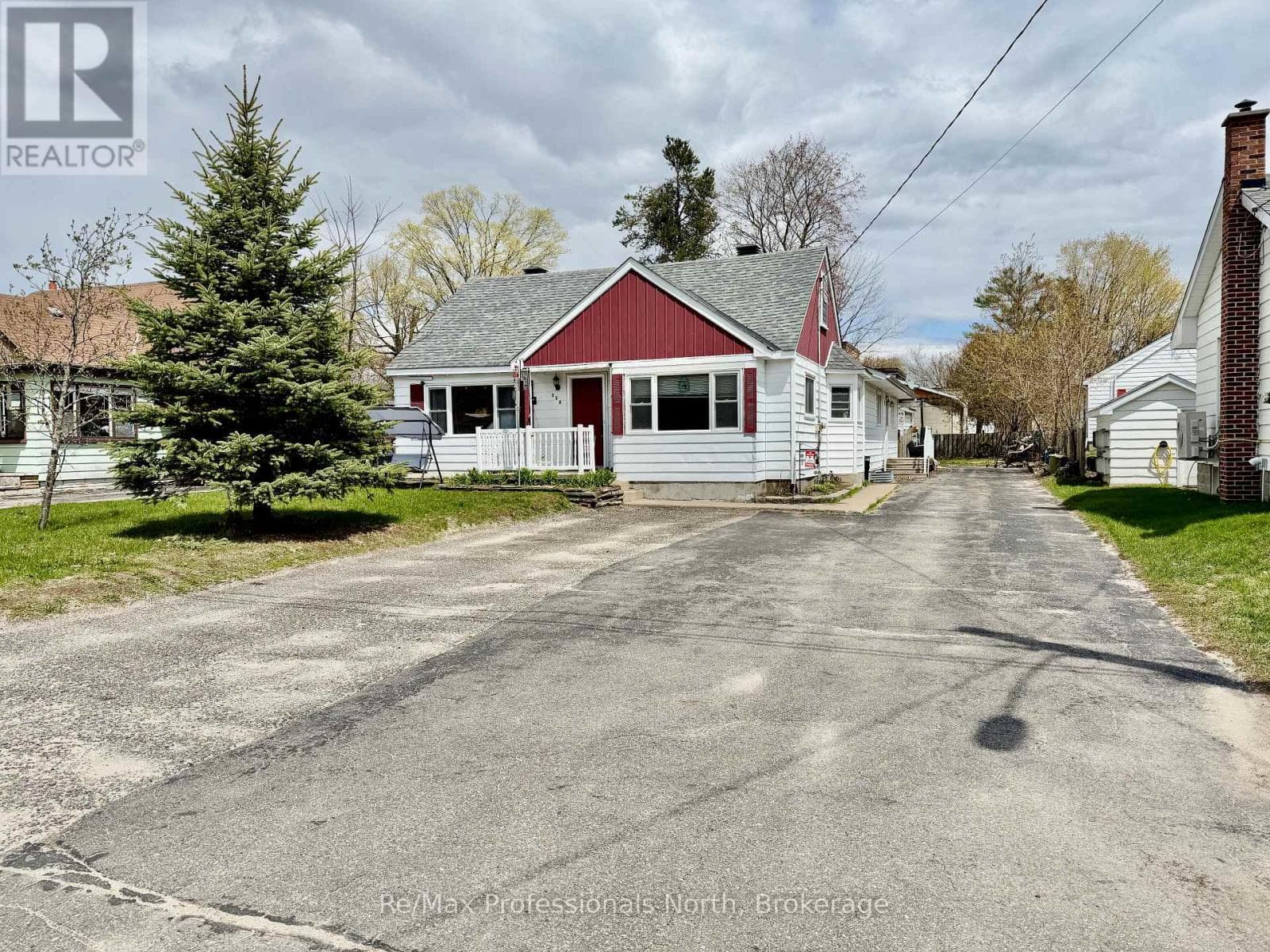 550 MARY STREET NORTH in