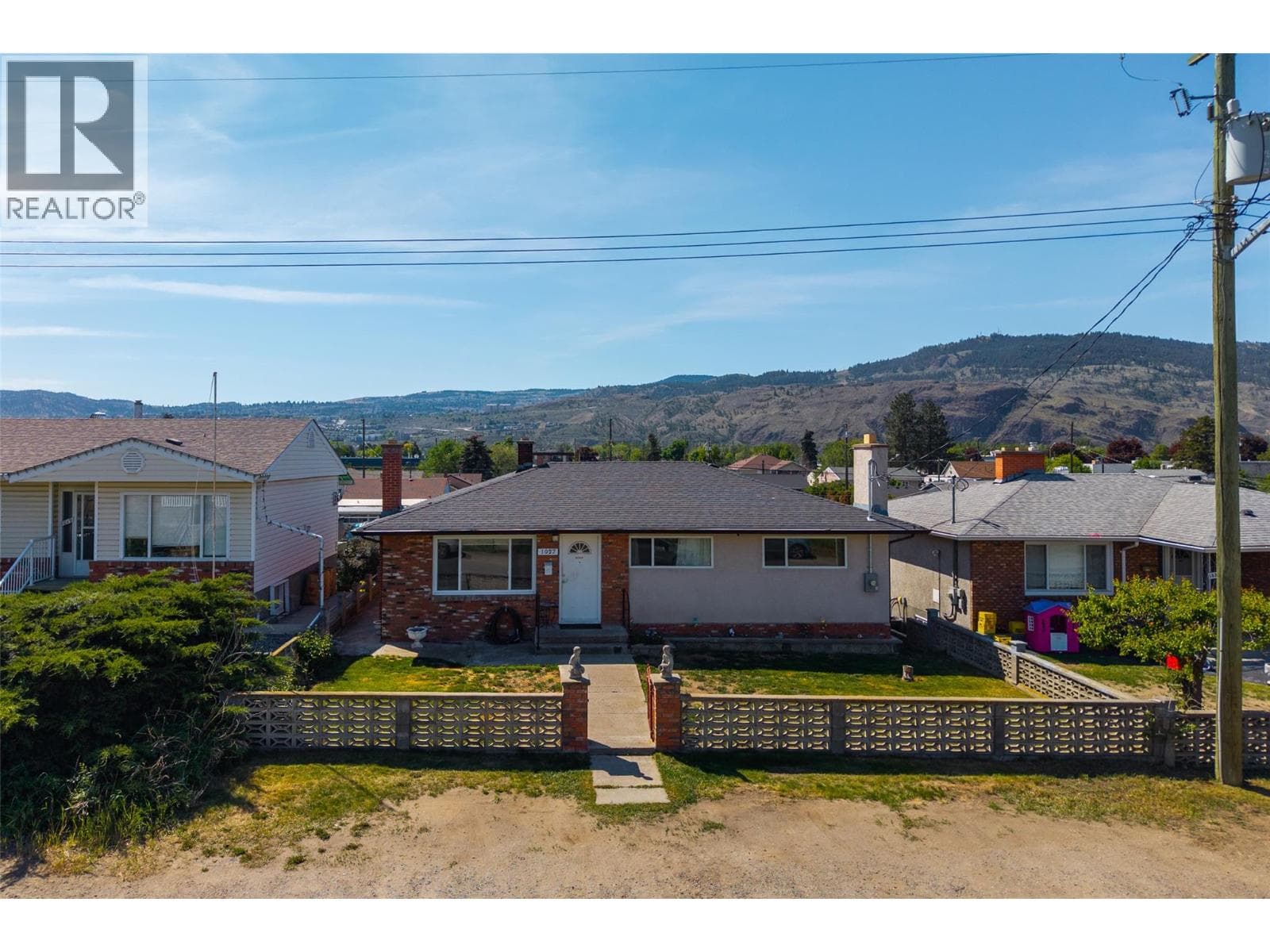 1027 MONCTON AVENUE in