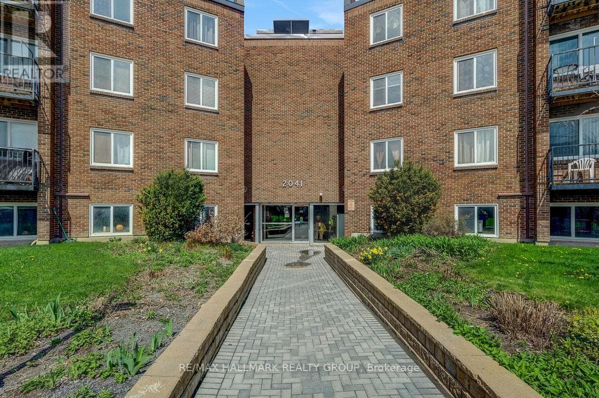 105A - 2041 ARROWSMITH DRIVE in BEACON HILL SOUTH - CARDINAL HEIGHTS