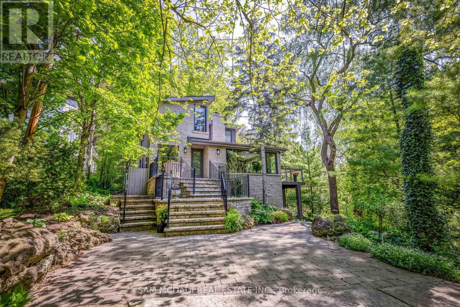 1273 QUEEN VICTORIA AVENUE in