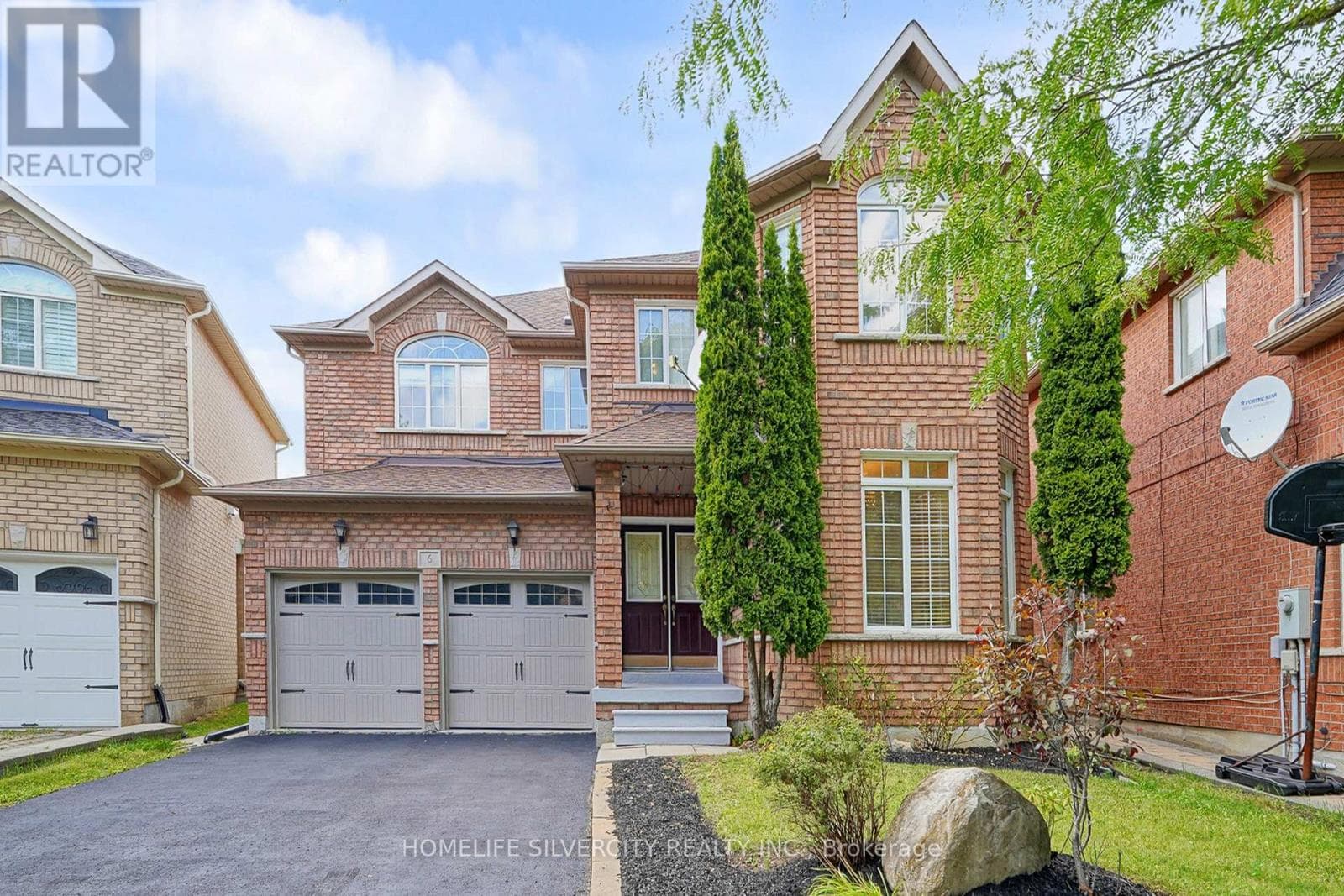6 ROUGE FAIRWAY STREET in Markham East
