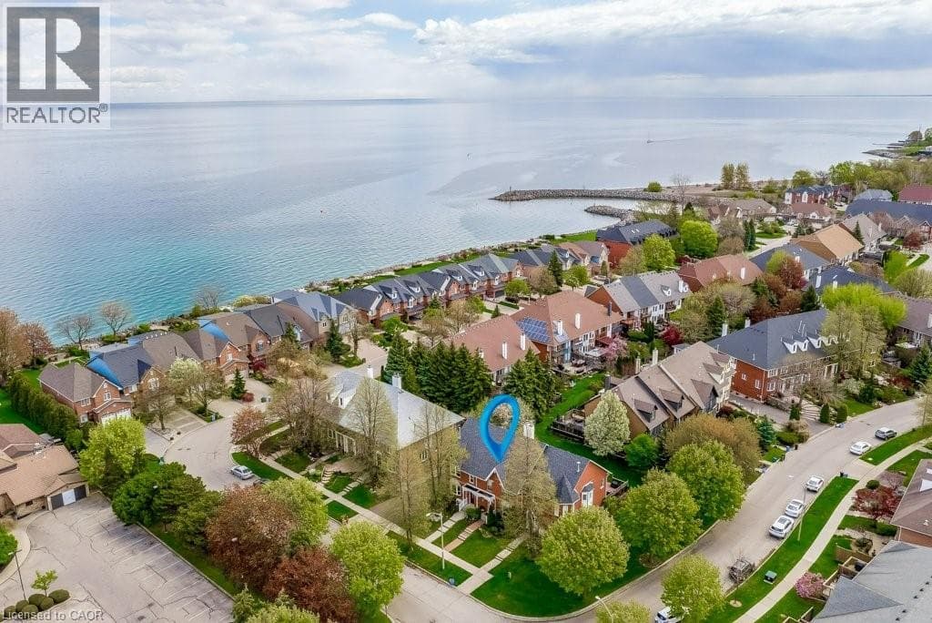 4 EDGEWATER DRIVE in Bayview