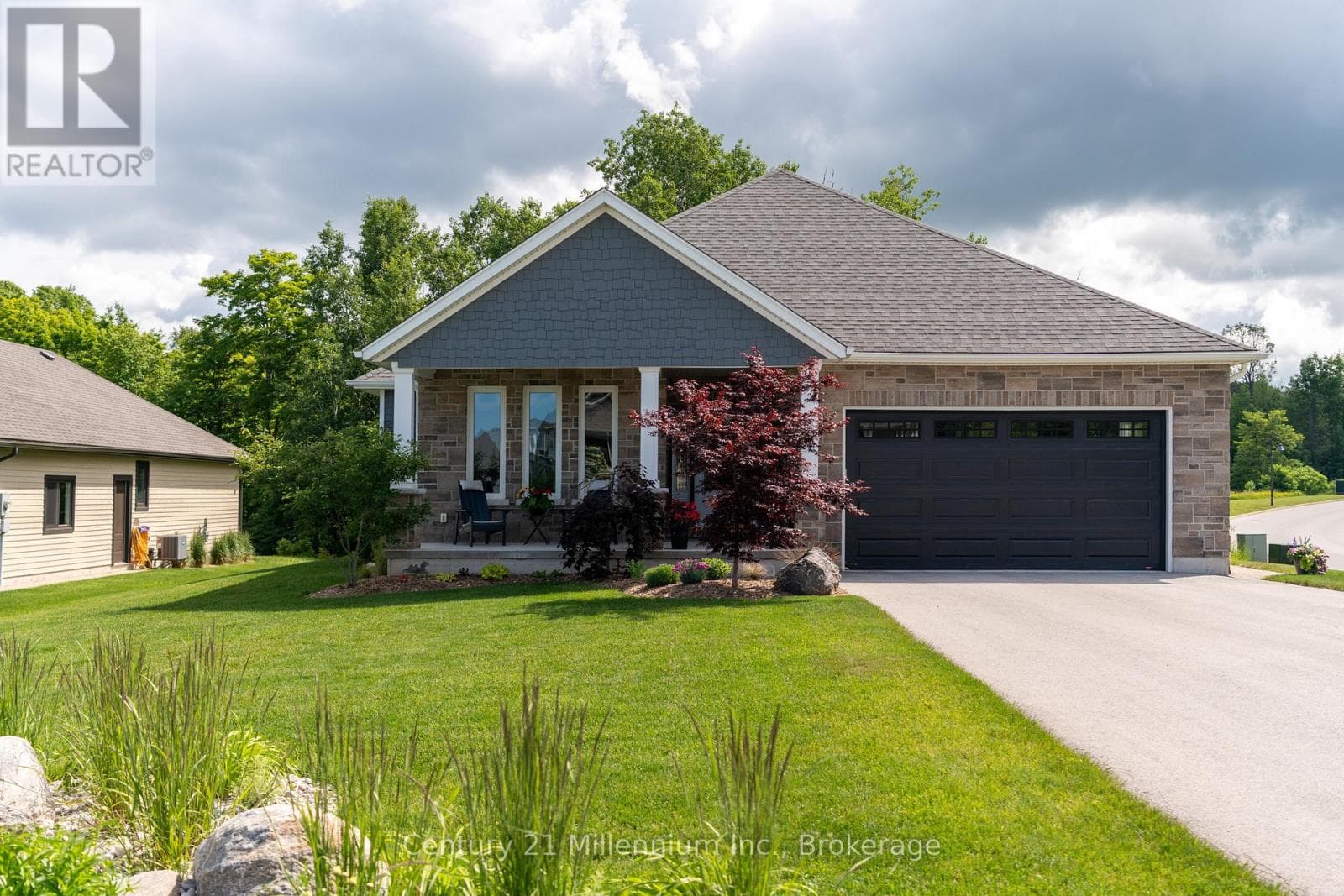 401 ALGOMA CRESCENT in