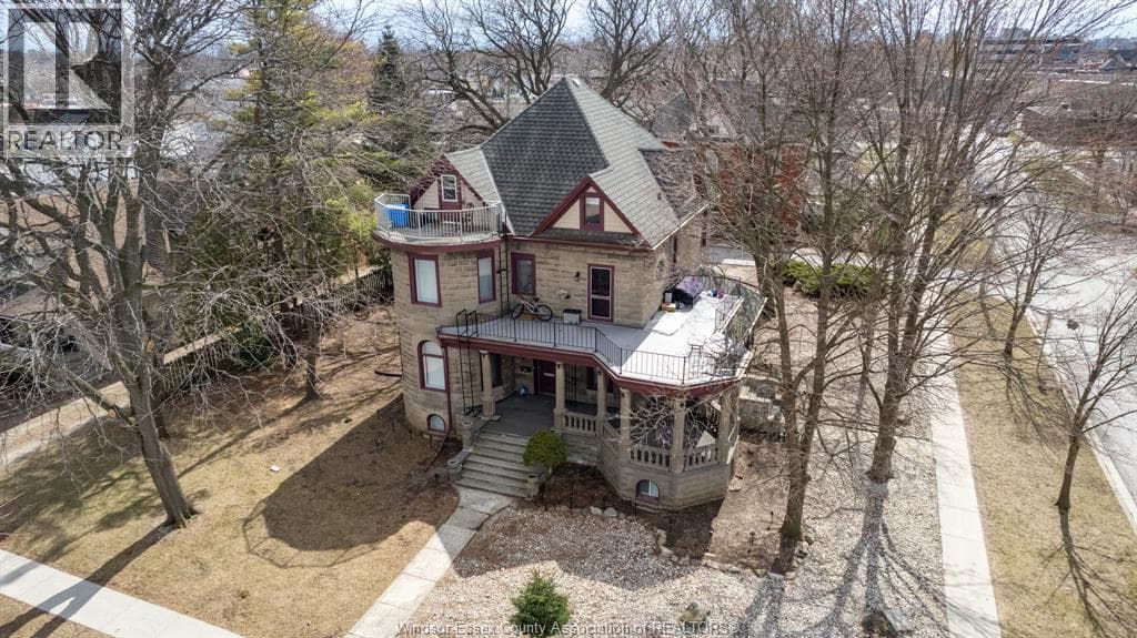 18 CLARK STREET East in
