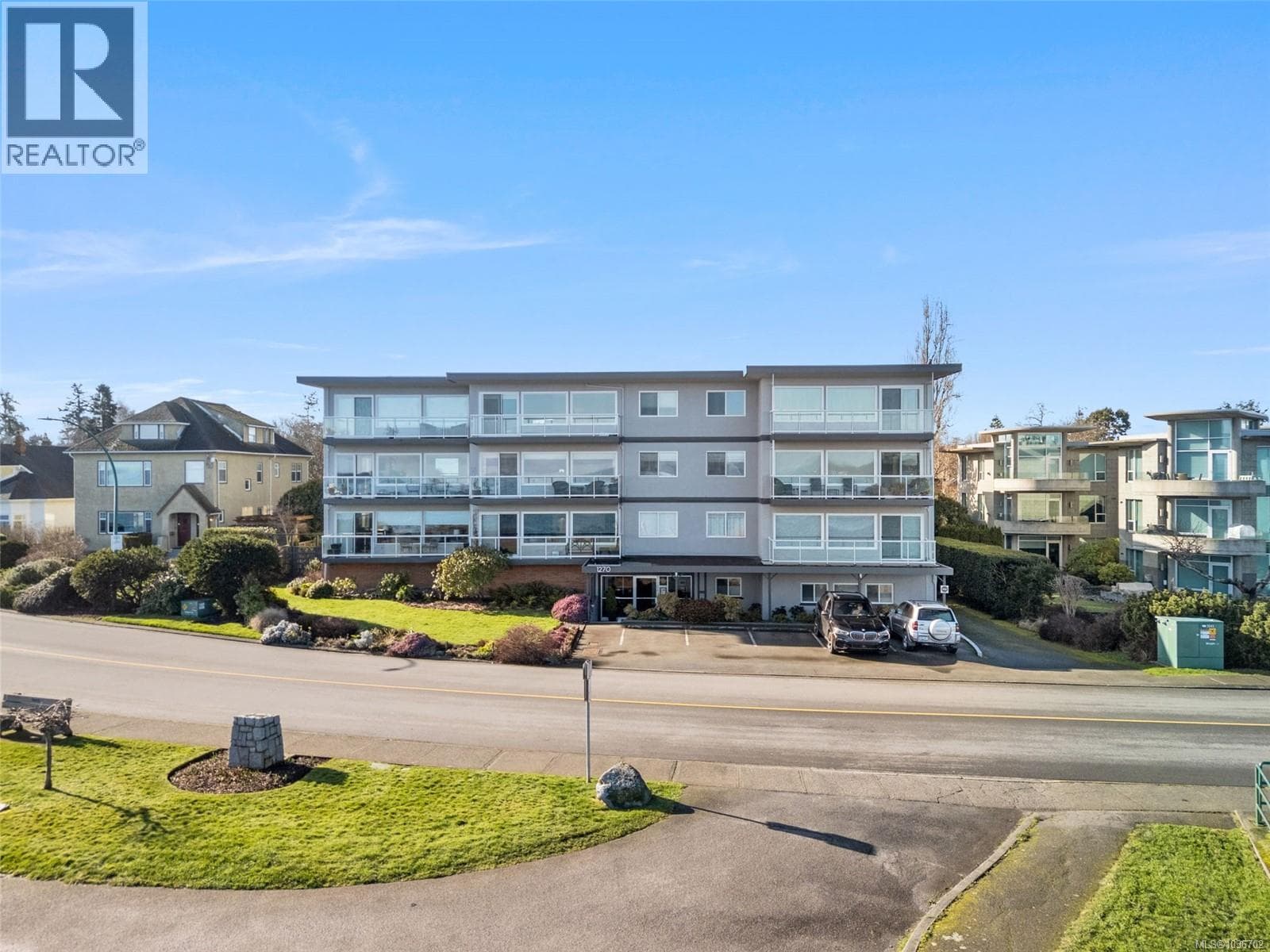 305 1270 Beach Dr in