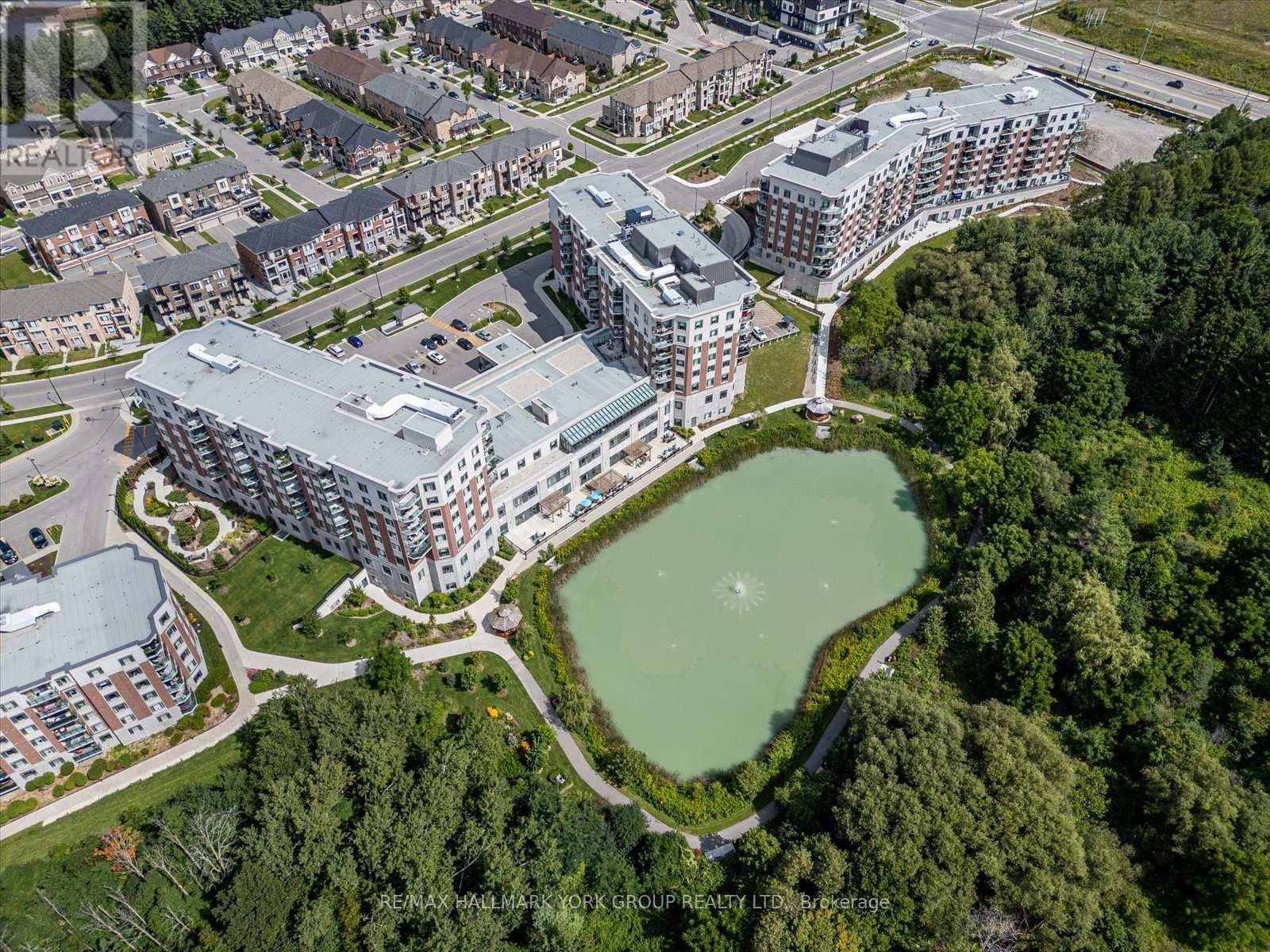 402 - 460 WILLIAM GRAHAM DRIVE in Aurora Centre North