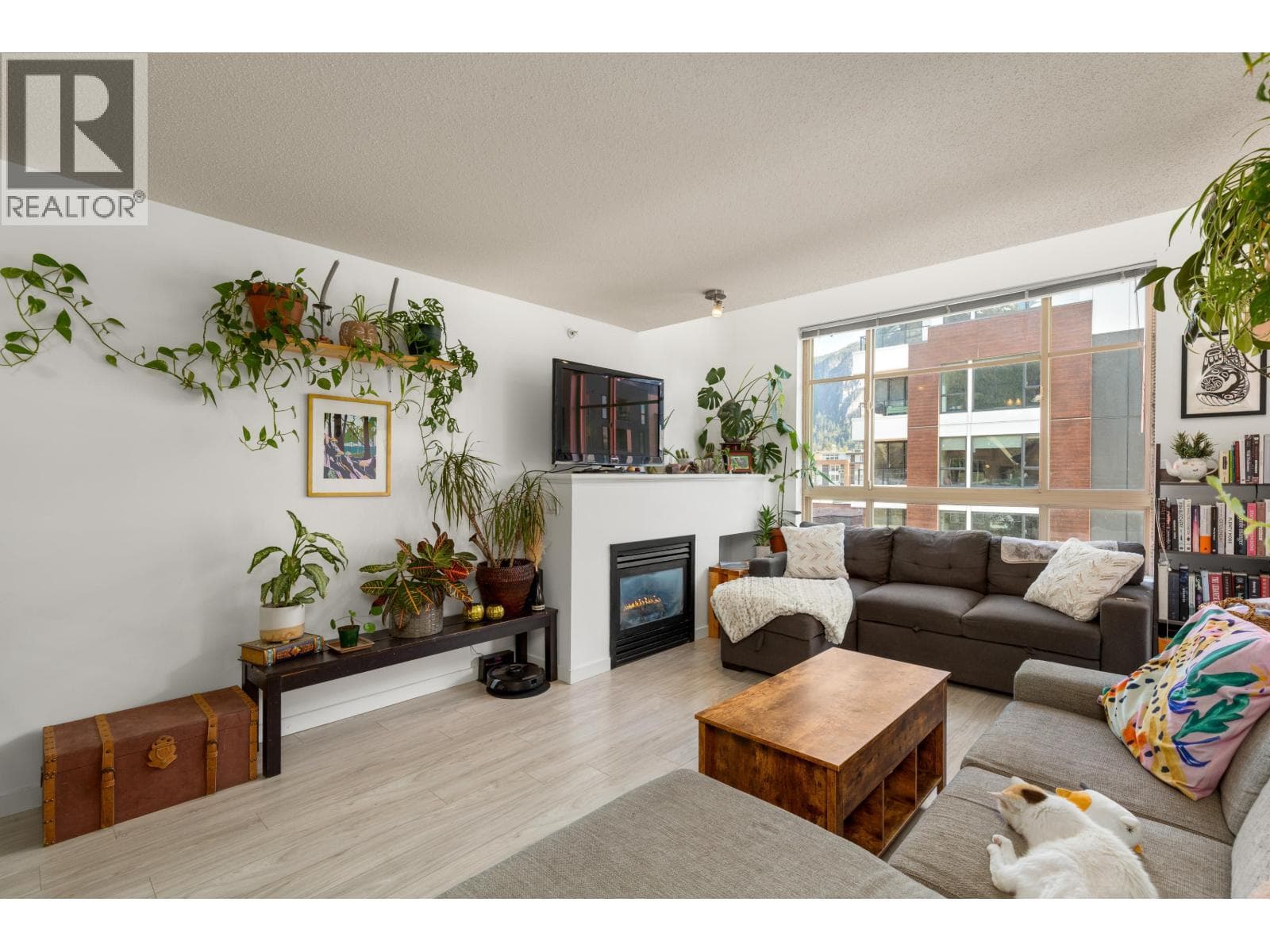 313 38003 SECOND AVENUE in