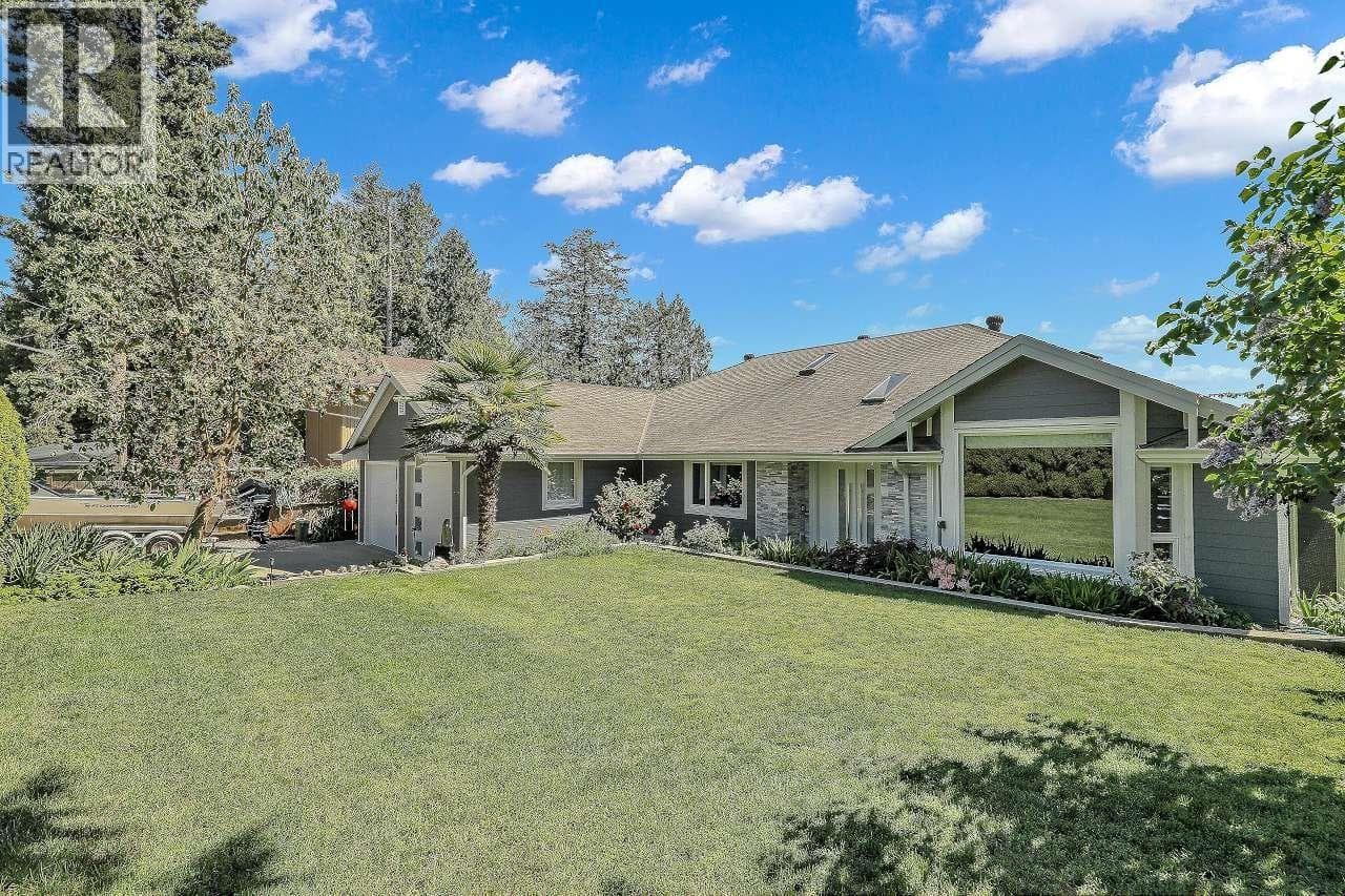 7811 REDROOFFS ROAD in