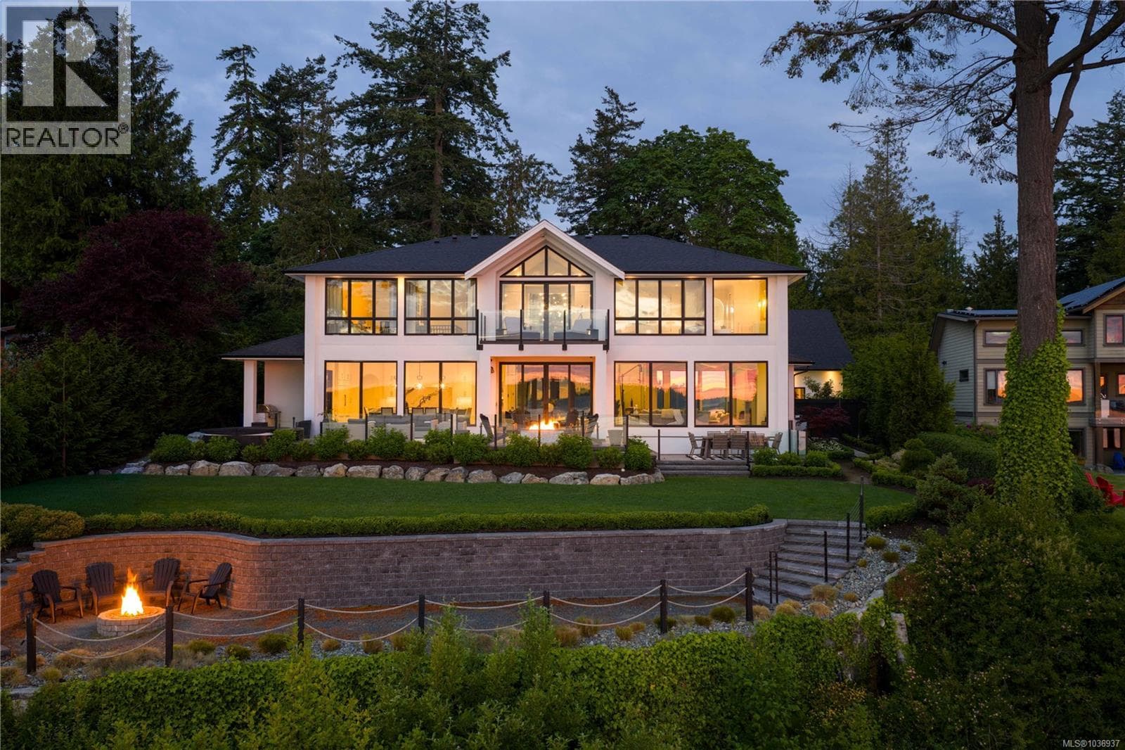 8425 LOCHSIDE DRIVE in