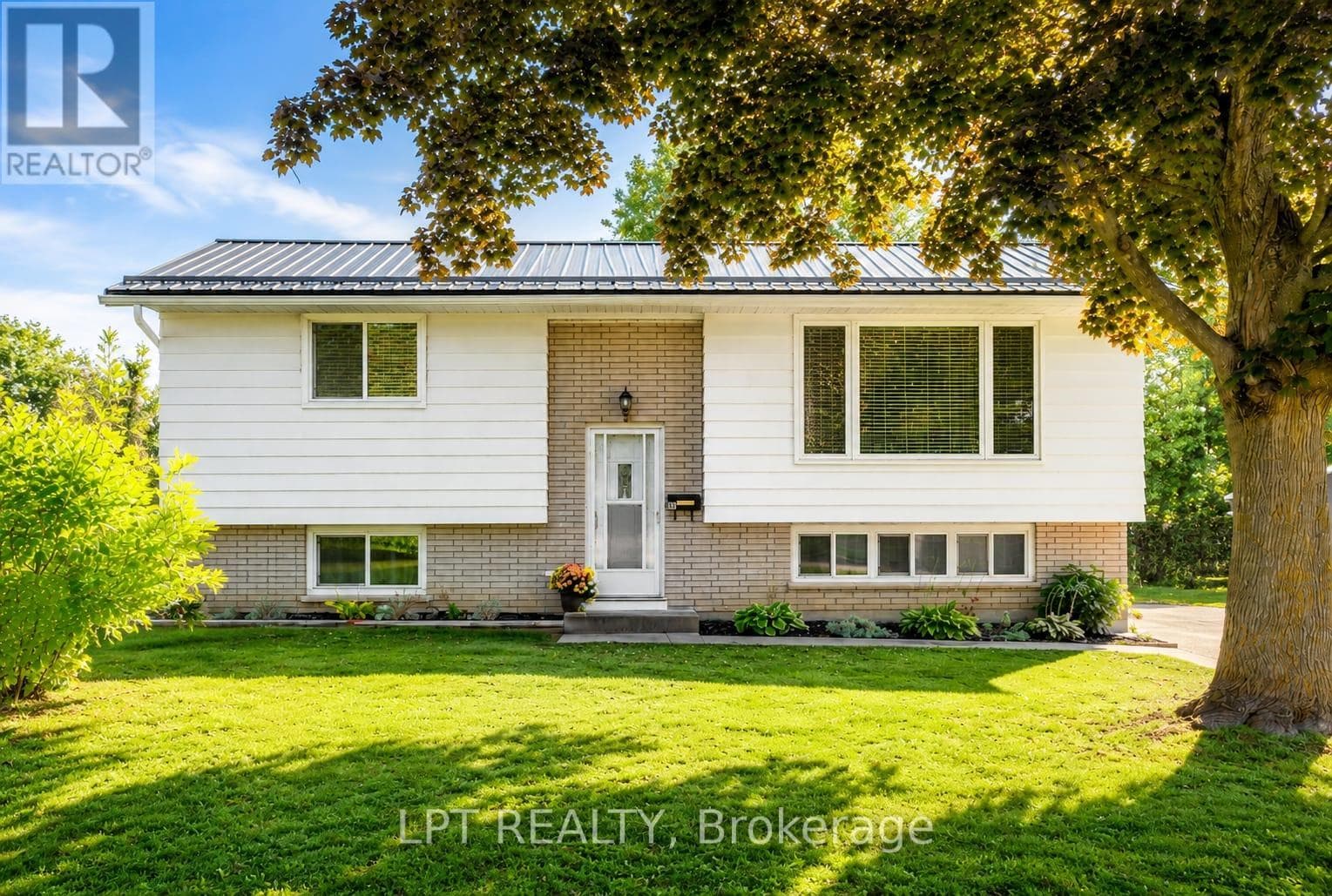 56 ST. PATRICK STREET in Lindsay