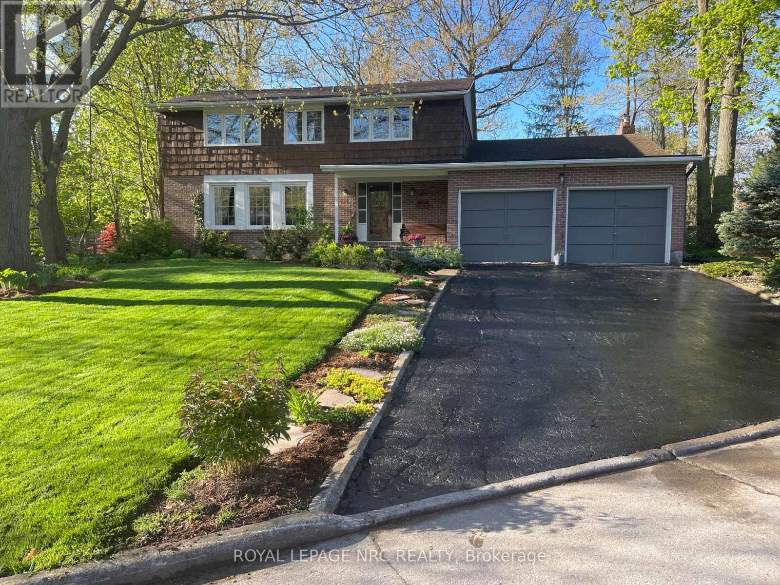 10 BRIARFIELD CRESCENT in