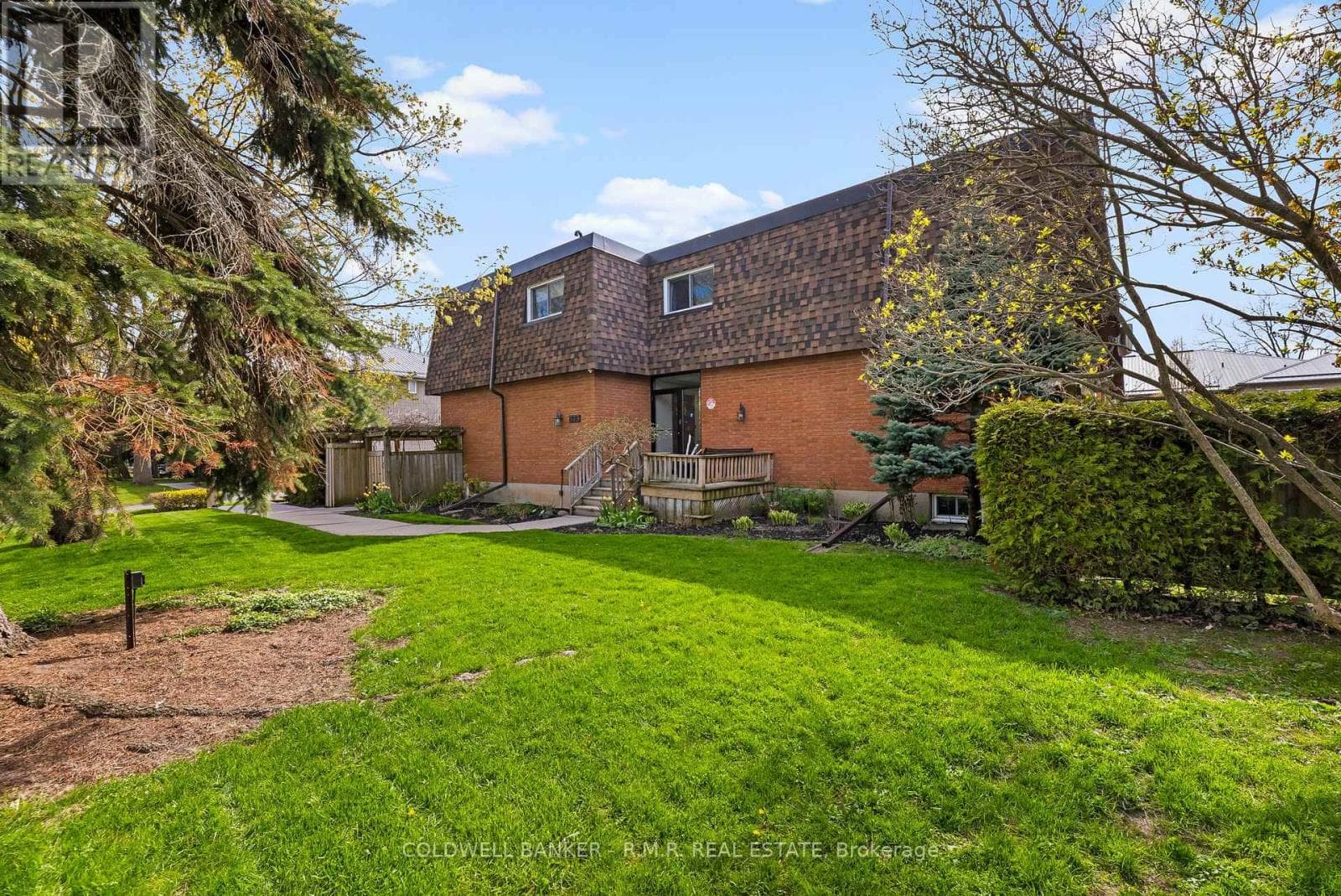 5 - 373 D'ARCY STREET in