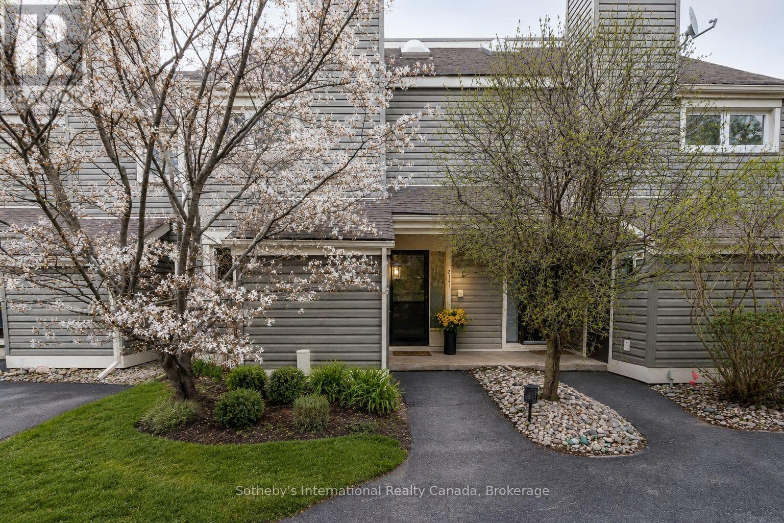 214 - 214 ESCARPMENT CRESCENT in
