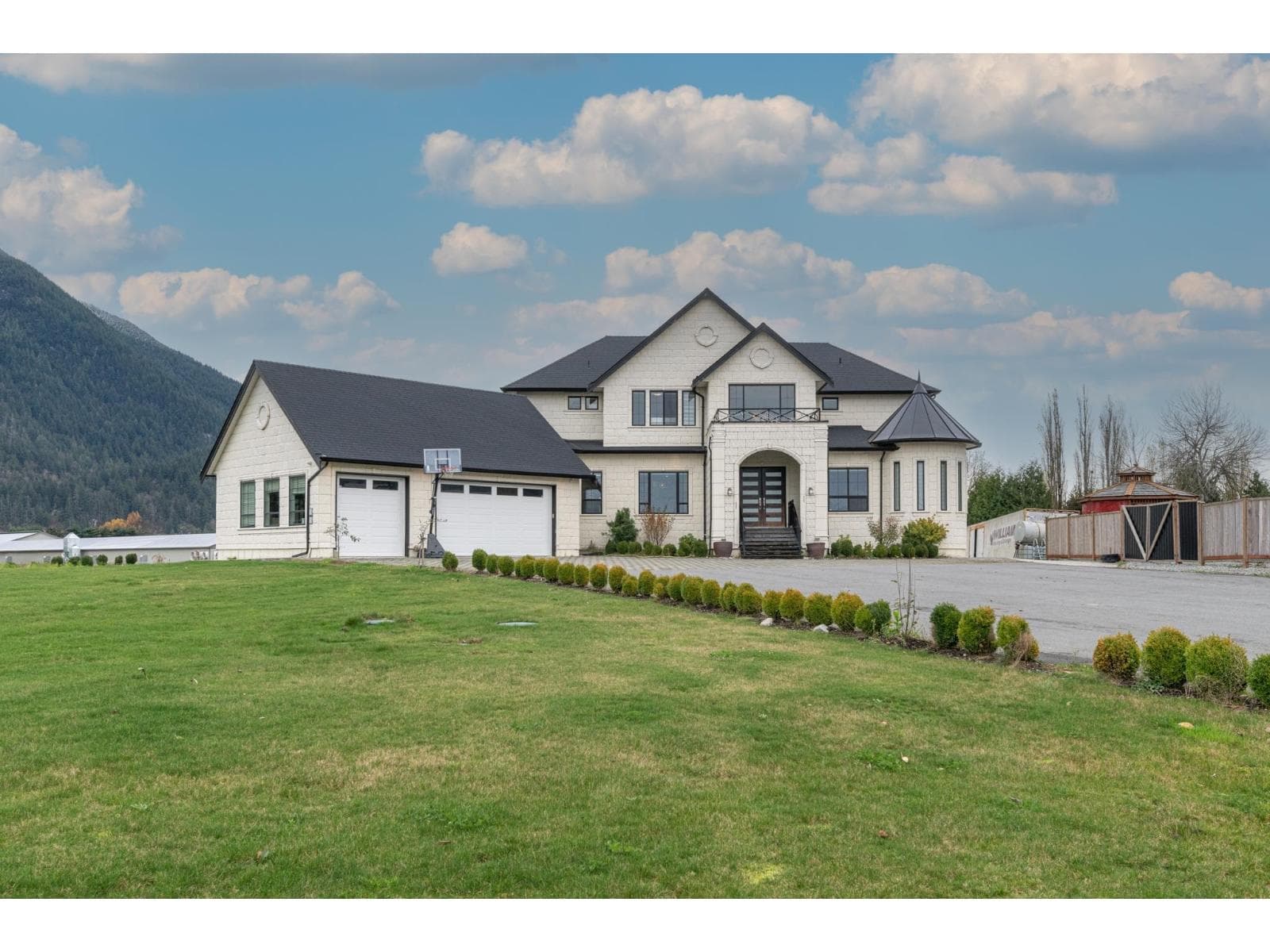 8528 SYLVESTER ROAD in