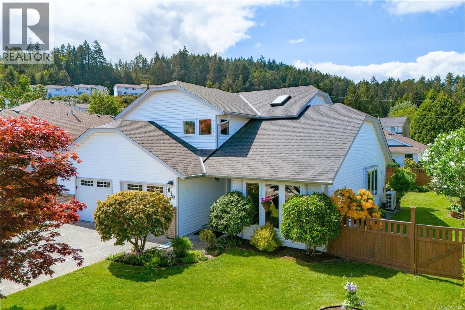 810 Colonia Dr in
