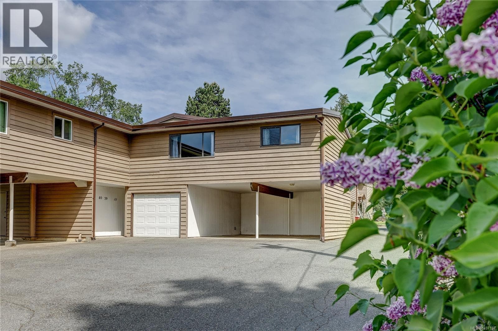 40 25 Pryde Ave in Northfield