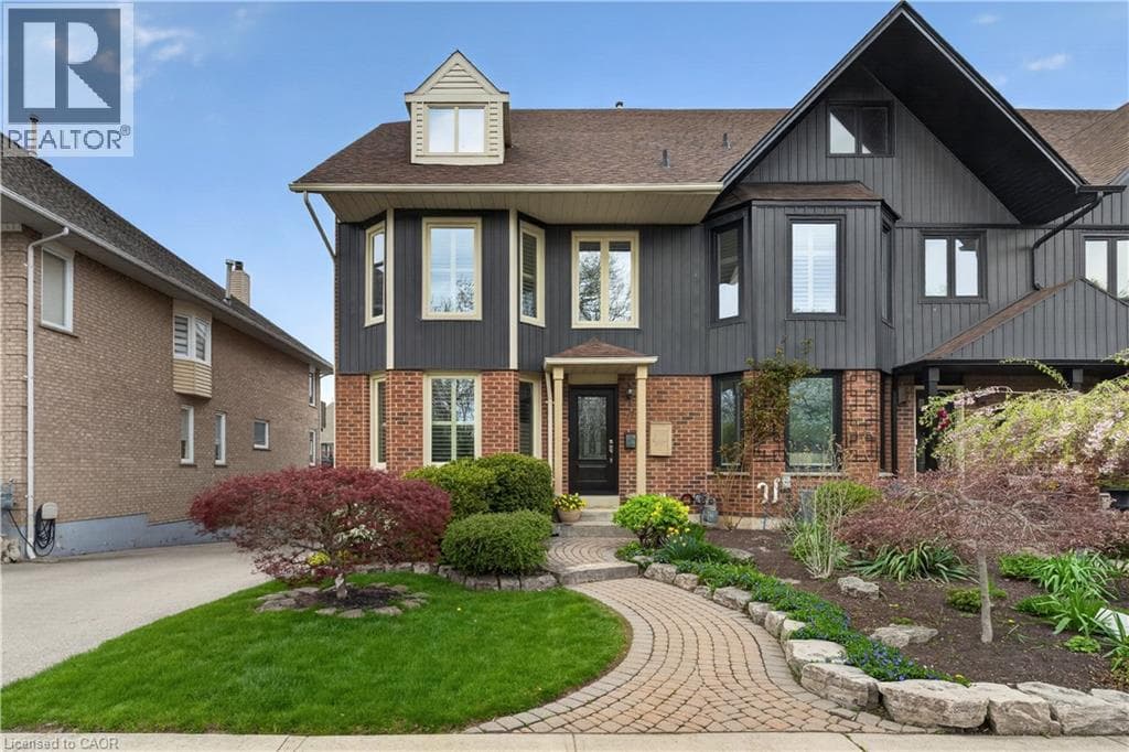 77 SUNVALE PLAZA in Bayview