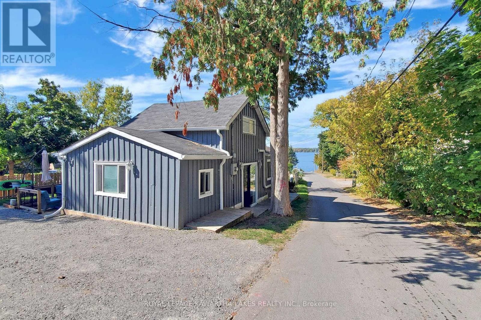 12 BIRCHCLIFF AVENUE in Harvey