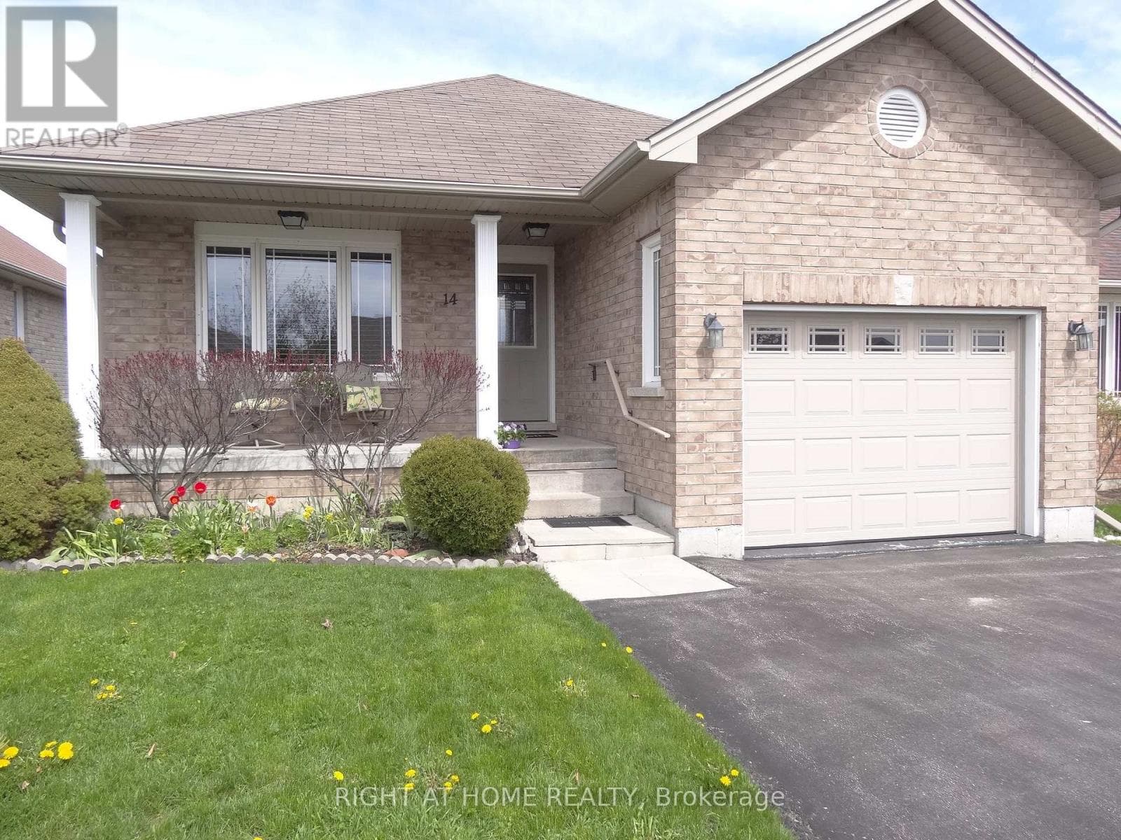14 MATCHETT CRESCENT in Lindsay
