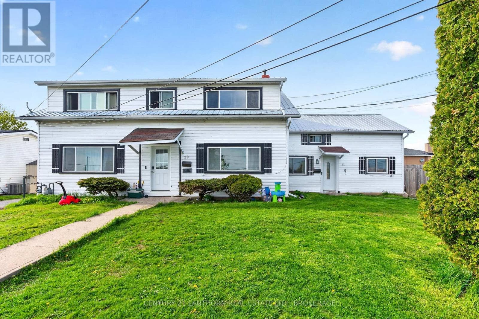 10/12 MANITOU CRESCENT E in