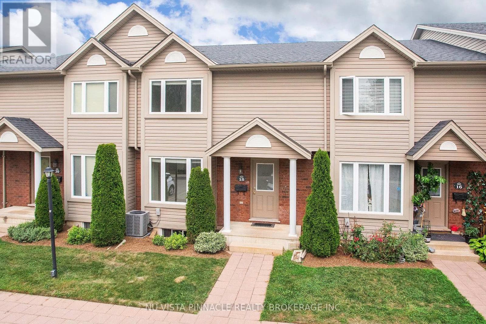 18 - 780 FANSHAWE PARK ROAD E in Stoney Creek