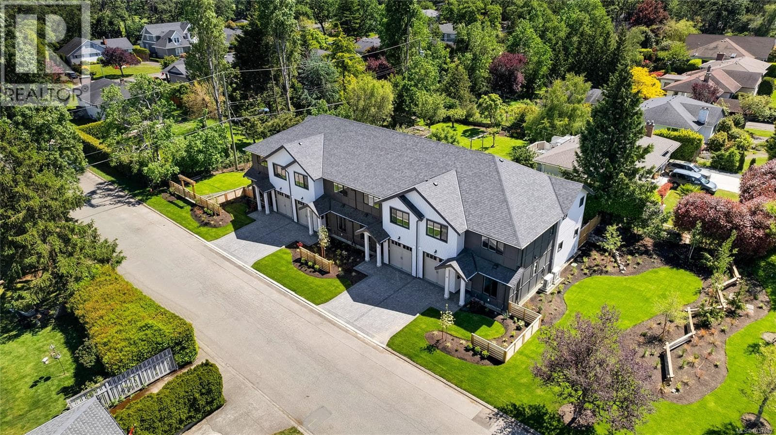 4 3333 Henderson Rd in