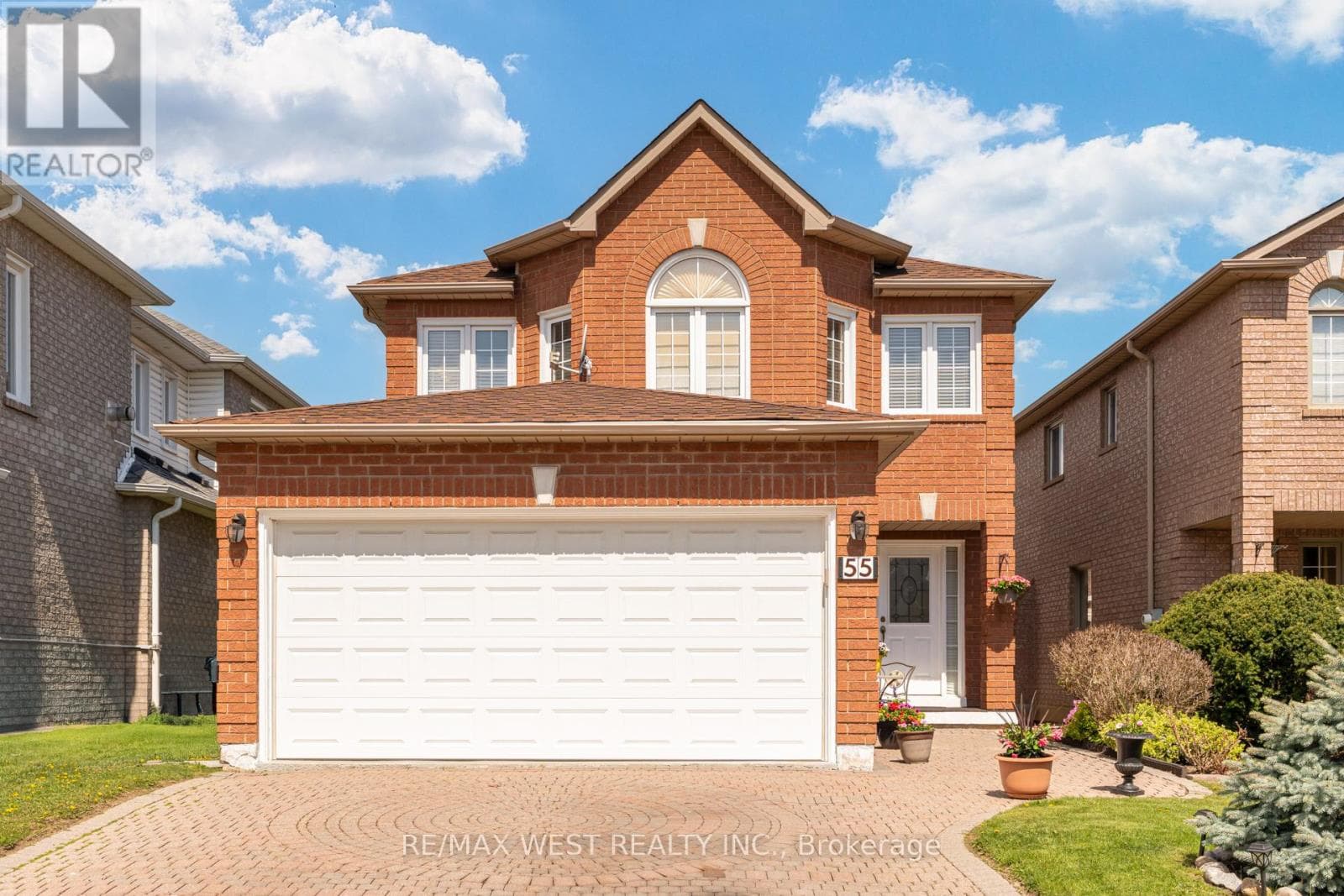 55 PAVIN CRESCENT in