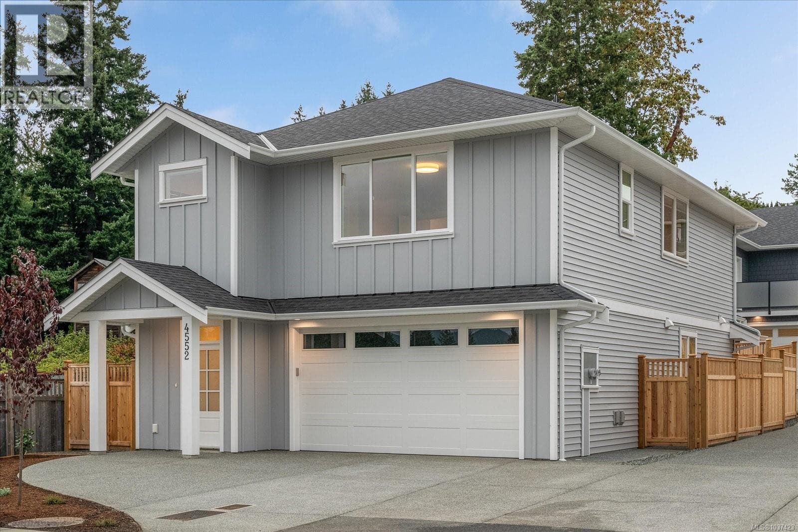4552 Suncrest Rd in Diver Lake