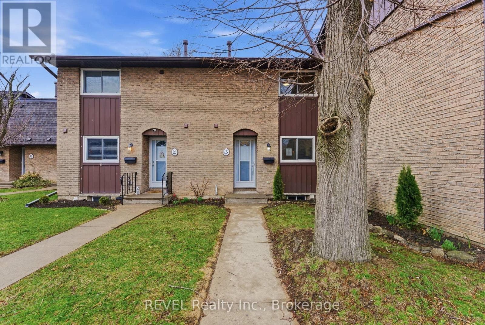 15 - 151 LINWELL ROAD in