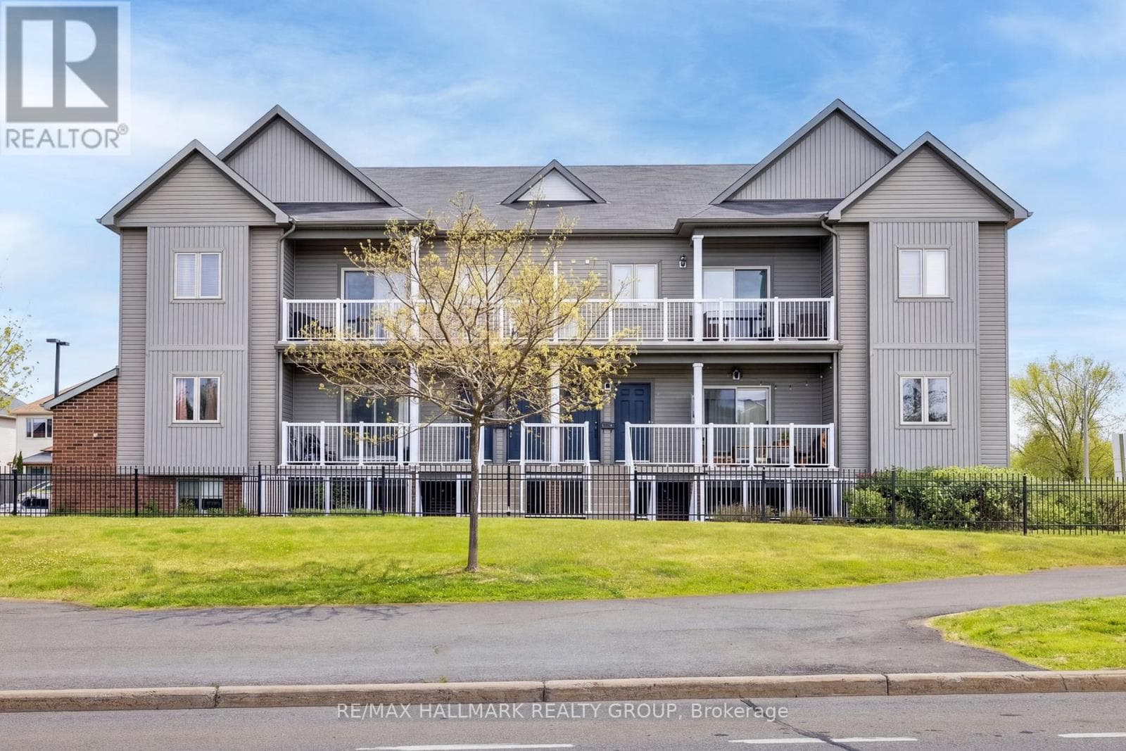 42 STERNES DES PRIVATE in CARDINAL CREEK