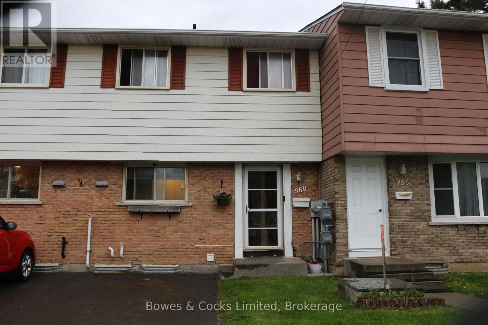 968 OAKVIEW AVENUE in Bayridge East